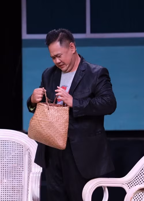 Minh Béo tỏ ra không bận tâm về lời tố của Tuấn Nguyễn. Trên trang cá nhân, Minh Béo tiếp tục đăng thông tin tuyển diễn viên trẻ. Kèm theo đó, Minh Béo viết: "Cám ơn mọi người đã truyền thông giúp công ty PR, lại nổi nữa rồi".Ảnh: FBNV