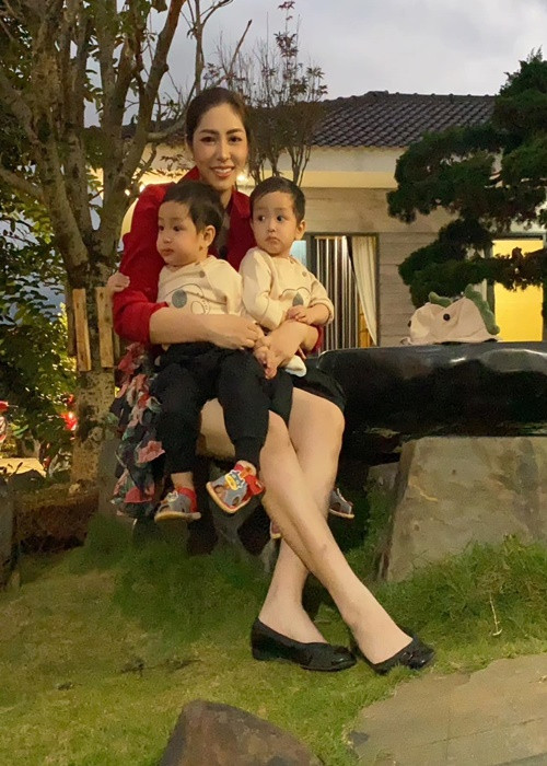 Thời gian qua, Thu Thảo thường xuyên đi lại giữa TPHCM và Lâm Đồng để làm việc và thăm hai con trai.