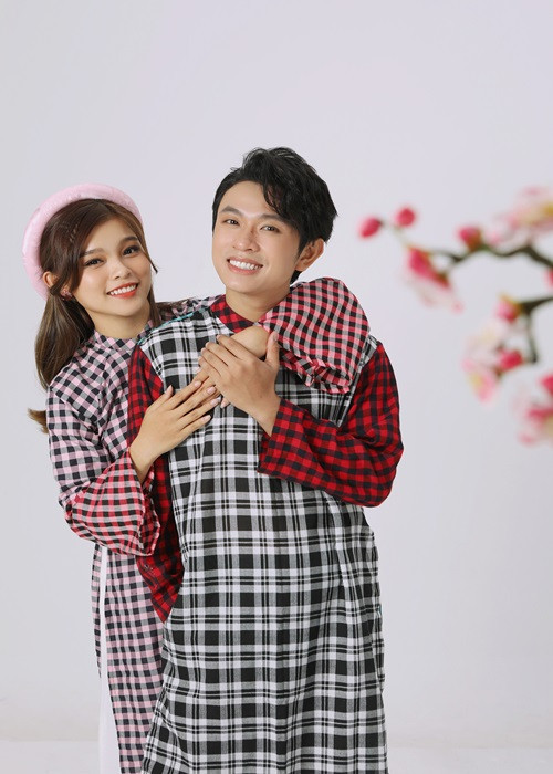 Tuyết Nhung và Ngọc Phụng diễn ăn ý trong bộ ảnh.