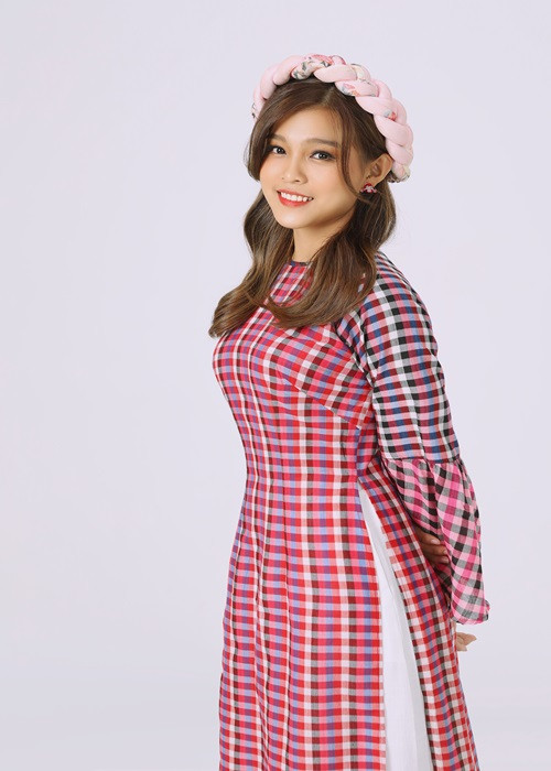 Con gai nuoi Phi Nhung xinh dep ben nam ca si Ngoc Phung