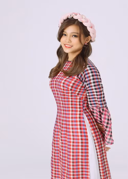 Con gai nuoi Phi Nhung xinh dep ben nam ca si Ngoc Phung