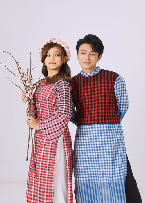 Tuyết Nhung năm nay 21 tuổi, sở hữu nhan sắc khá xinh đẹp.