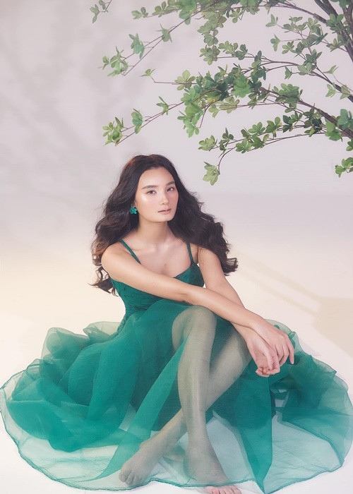 Lê Thúy cho biết, dù cô có vòng một phẳng lì, ông xã vẫn mê mẩn.