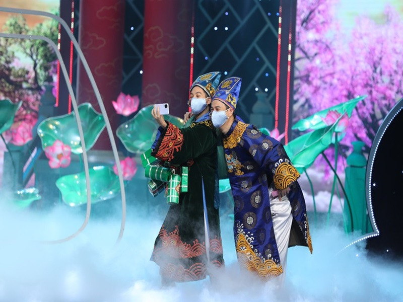 Điểm đặc biệt nữa ở Táo Quân 2022 là chương trình ghi hình không có khán giả vì tình hình dịch bệnh.