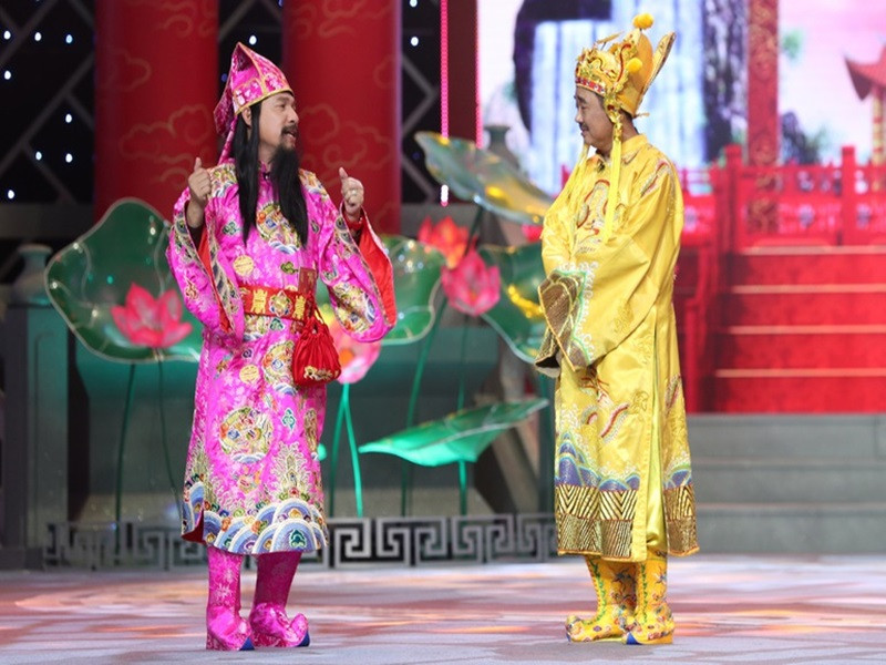 Bên cạnh đó, trong Táo Quân 2022, Ngọc Hoàng khẳng định những nỗ lực đáng khen ngợi của các Táo ở mọi ngành nghề, lĩnh vực đã vượt qua khó khăn, thách thức để từng bước kiểm soát dịch bệnh, phục hồi nền kinh tế, đảm bảo ổn định xã hội. Ảnh: Tiền Phong