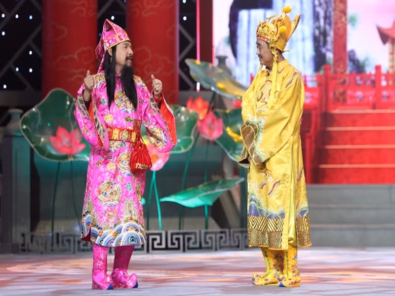 Bên cạnh đó, trong Táo Quân 2022, Ngọc Hoàng khẳng định những nỗ lực đáng khen ngợi của các Táo ở mọi ngành nghề, lĩnh vực đã vượt qua khó khăn, thách thức để từng bước kiểm soát dịch bệnh, phục hồi nền kinh tế, đảm bảo ổn định xã hội. Ảnh: Tiền Phong