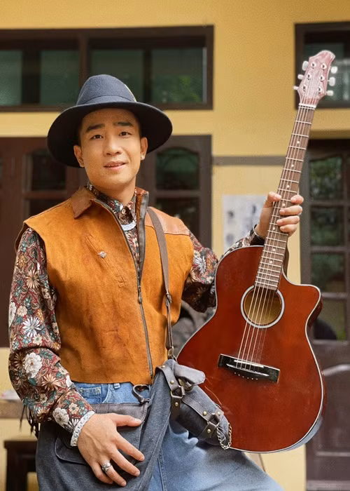 Đỗ Duy Nam có tài bắt chước giọng hát. Nhiều cư dân mạng gọi anh là "thánh nhái giọng". Ảnh: FB Đỗ Duy Nam