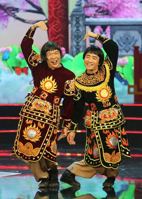 Nam diễn viên lần đầu tham gia Táo Quân vào năm 2017 với vai phụ - con cháu quan chức. Năm 2018, anh tiếp tục xuất hiện trong chương trình. Năm 2019, Trung Ruồi đảm nhận vai Phó Thiên Lôi. Năm 2021, anh tiếp tục đóng Táo Quân. Ảnh: Tiền Phong