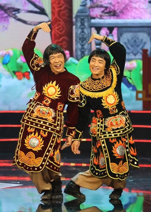 Nam diễn viên lần đầu tham gia Táo Quân vào năm 2017 với vai phụ - con cháu quan chức. Năm 2018, anh tiếp tục xuất hiện trong chương trình. Năm 2019, Trung Ruồi đảm nhận vai Phó Thiên Lôi. Năm 2021, anh tiếp tục đóng Táo Quân. Ảnh: Tiền Phong