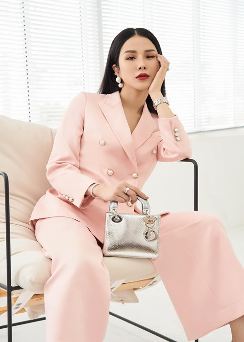 Diệp Lâm Anh cho rằng sự xuất hiện của người thứ ba không phải khởi đầu nhưng là giọt nước tràn ly khiến hôn nhân của cô đổ vỡ hoàn toàn. Ảnh: FB Diệp Lâm Anh