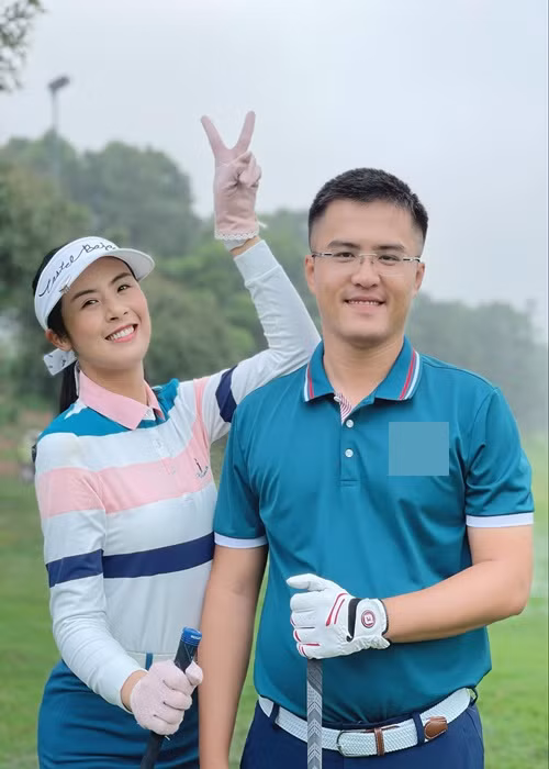 Nàng hoa hậu thường gọi bạn trai là anh bạn thân trên mạng xã hội. Ảnh: FB Ngọc Hân