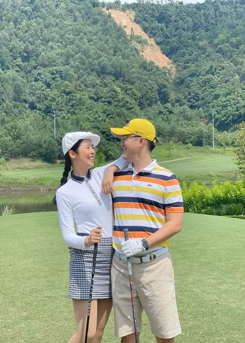 Lễ ăn hỏi của cặp đôi diễn ra vào tháng 11/2019. Ngọc Hân dự định tổ chức hôn lễ vào năm 2020 nhưng do dịch bệnh phải hoãn lại. Ảnh: FB Ngọc Hân