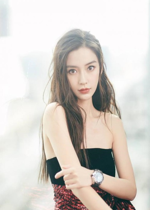 Angelababy giữ mối quan hệ tốt đẹp với Huỳnh Hiểu Minh hậu ly hôn vì con trai chung. Ảnh: Người lao động