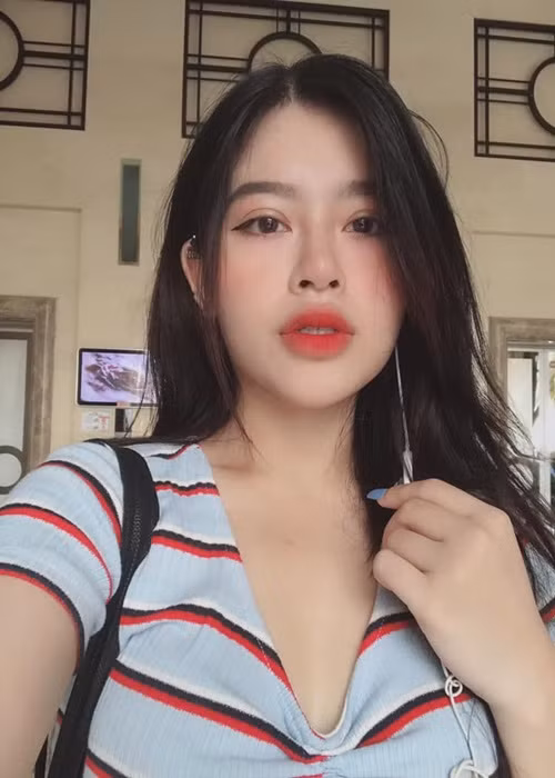 Con gái Kim Tử Long có gu thời trang sành điệu. Ảnh: Dân Việt