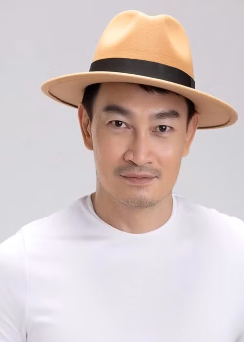 Sinh năm Giáp Dần 1974, Trương Minh Quốc Thái là nam diễn viên tài năng. Anh gây ấn tượng qua loạt phim như: “Người đàn bà yếu đuối”, “Hương phù sa”, “Lửa ấm”, “Đồng tiền xương máu”.