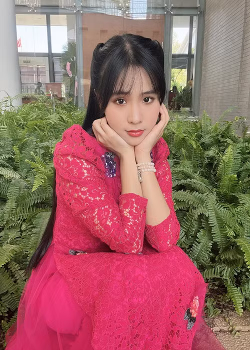 Quỳnh Trang kiếm được bao nhiêu tiền đều đưa cho mẹ giữ.