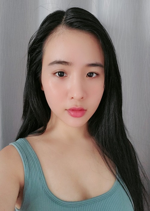 Nữ ca sĩ chăm khoe ảnh tập luyện.