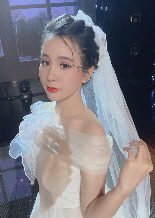 Nữ ca sĩ không giữ đồng nào cho bản thân vì "không có nhu cầu gì cấp bách, muốn gì thì tôi nhờ mẹ".