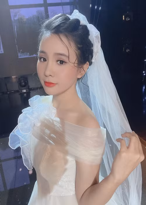 Nữ ca sĩ không giữ đồng nào cho bản thân vì "không có nhu cầu gì cấp bách, muốn gì thì tôi nhờ mẹ".