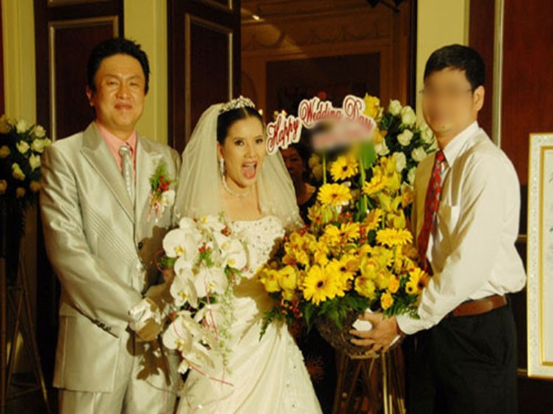 Ngọc Trinh lập gia đình vào năm 2009. Chồng của cô là đạo diễn người Hàn Quốc Kim Se Hyuk. Ảnh: Zing