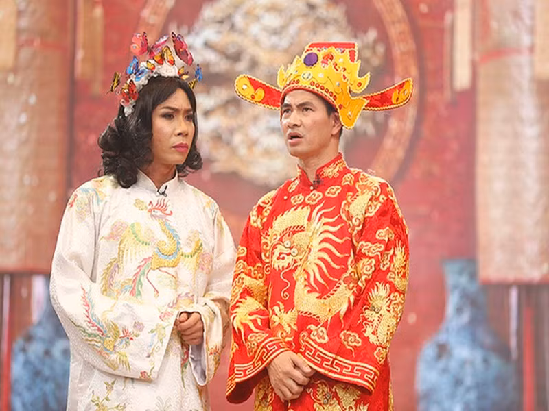 Trên sân khấu, Công Lý - Xuân Bắc diễn ăn ý. Năm nay, cả hai đều vắng mặt ở Táo Quân. Chia sẻ về Ảnh: Dân Trí