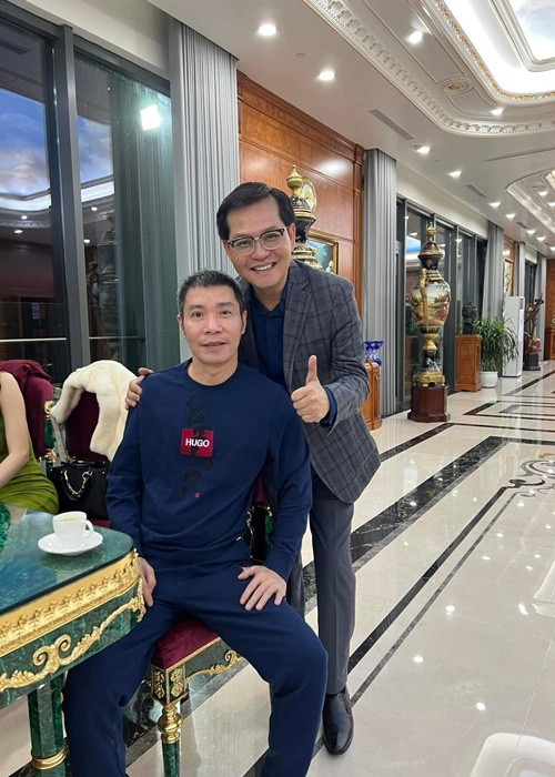 Chia sẻ loạt ảnh bên các đồng nghiệp, Công Lý viết: "Tình yêu của tôi". Ảnh: FBNV