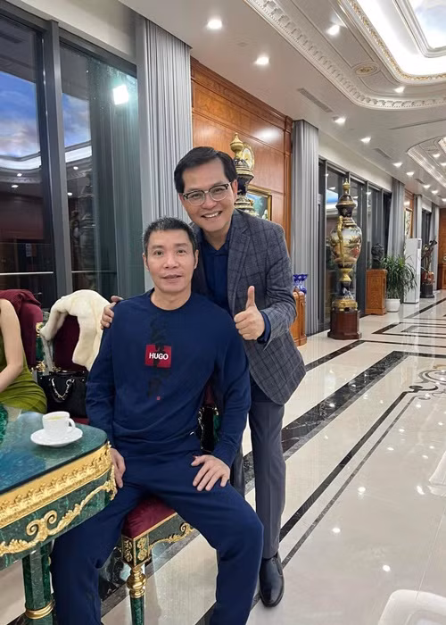 Chia sẻ loạt ảnh bên các đồng nghiệp, Công Lý viết: "Tình yêu của tôi". Ảnh: FBNV