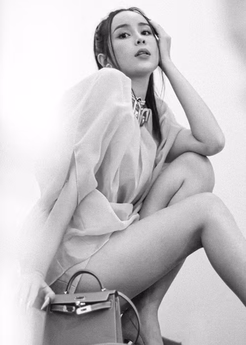 Bà xã của Hồ Hoài Anh ngày càng trẻ trung, gợi cảm.