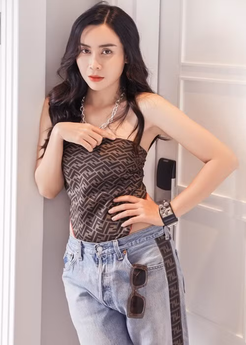 Ai nấy đều ngỡ ngàng trước nhan sắc lão hóa ngược của Lưu Hương Giang.