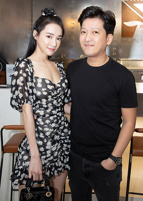 Mỹ nhân Việt nịnh chồng ngọt hơn đường: Nhã Phương chắc chắn số 1! My nhan Viet ninh chong ngot hon duong: Nha Phuong chac chan so 1!