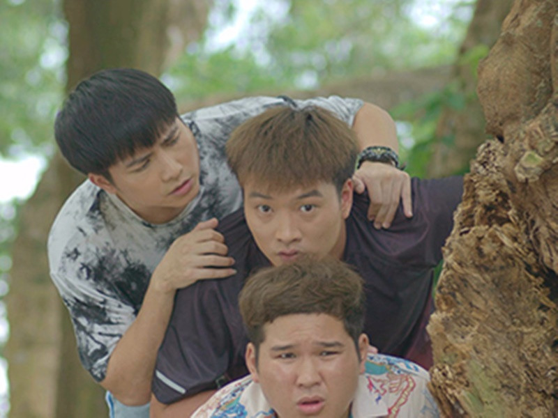 Lâm Đức Anh đóng vai Linh - bạn của Bão và Lợi trong “Lối về miền hoa”. Ảnh: Thể thao văn hóa