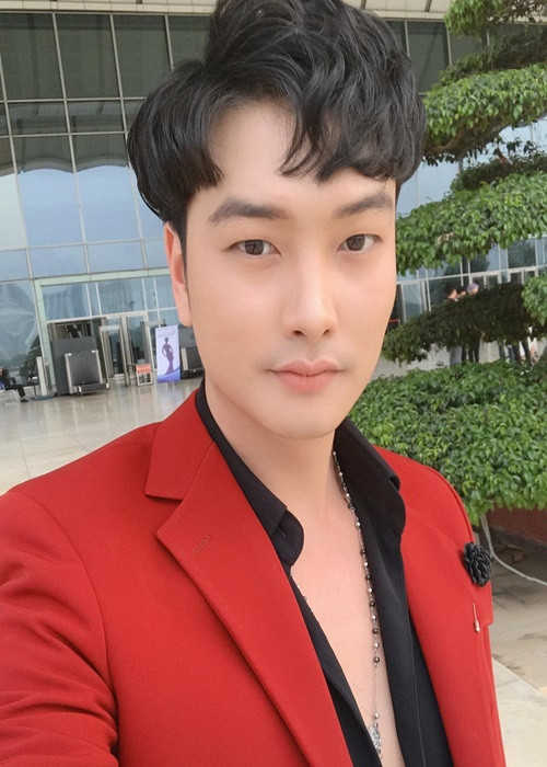 Nam diễn viên phim “Lối về miền hoa” hiện tại công tác tại Nhà hát kịch Hà Nội. Ảnh: FBNV