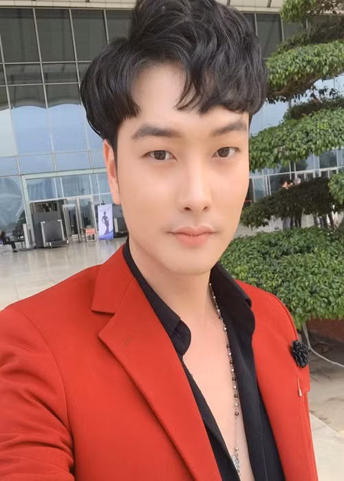 Nam diễn viên phim “Lối về miền hoa” hiện tại công tác tại Nhà hát kịch Hà Nội. Ảnh: FBNV