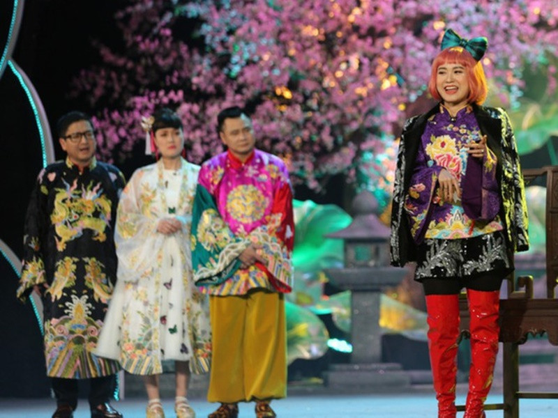 Năm 2021, Lâm Vỹ Dạ và Xuân Nghị được mời đóng Táo Quân. Tuy nhiên, chỉ có Lâm Vỹ Dạ tham gia chương trình. Xuân Nghị từ chối bởi lịch làm việc của anh kín, ngày 24/1 mới có thể ra Hà Nội trong khi ngày 26/1 chương trình đã ghi hình. Ảnh: VFC