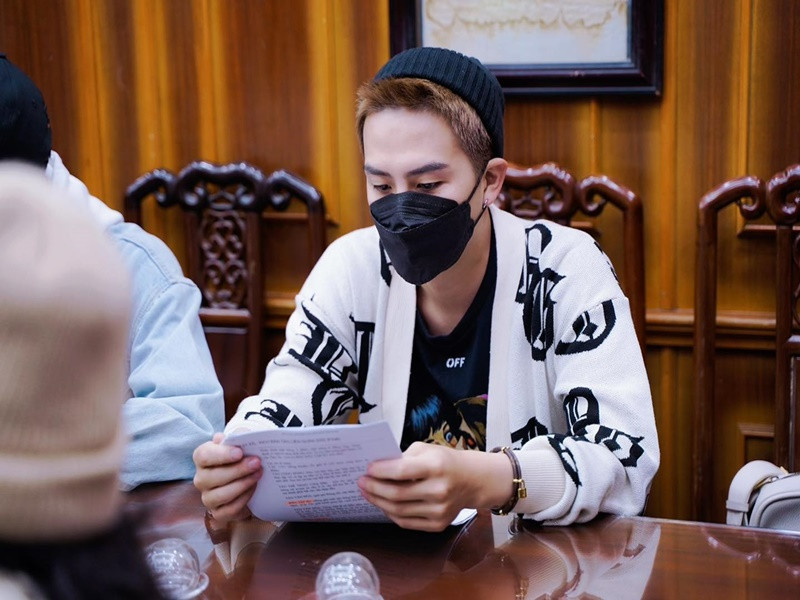 Nguồn tin của Vietnamnet từ VFC không xác nhận Duy Khánh đóng Táo Quân 2022 và cho biết loạt ảnh đăng tải thuộc một chương trình khác. Ảnh: FB Duy Khánh