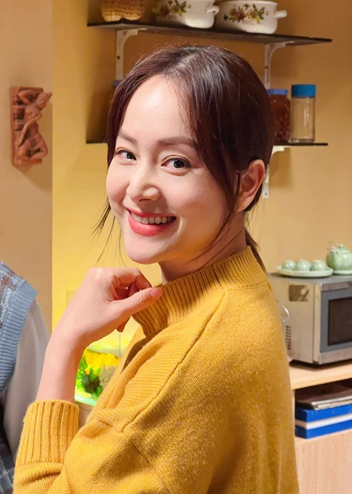 Sau “Bố già”, Lan Phương đóng vai phụ trong phim truyền hình “Hồ sơ cá sấu” và vai diễn thuộc tuyến nhân vật chính của “Thương ngày nắng về”.