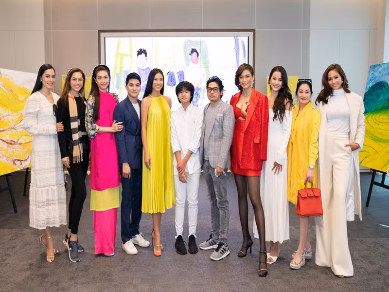 Ngoài trình diễn thời trang, Kim Duyên cùng các mỹ nhân Việt du lịch tại Dubai.