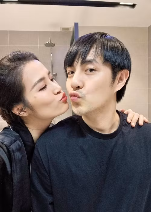 Nữ ca sĩ hạnh phúc vì Ông Cao Thắng khéo chăm con, là người chồng tâm lý.