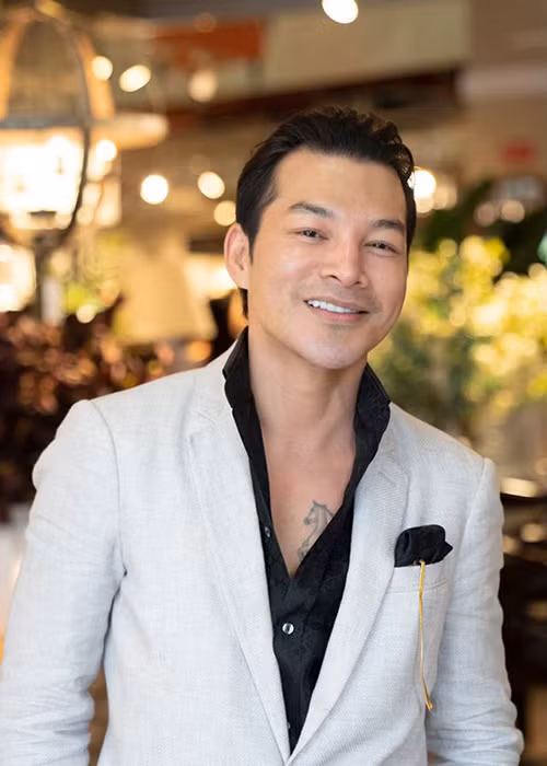 Sau khi ly hôn Trương Ngọc Ánh, Trần Bảo Sơn sống kín tiếng. Năm 2018, nam diễn viên thú nhận từng trải qua một vài cuộc tình hậu ly hôn với cả người trong và ngoài giới giải trí. Ảnh: FB Trần Bảo Sơn