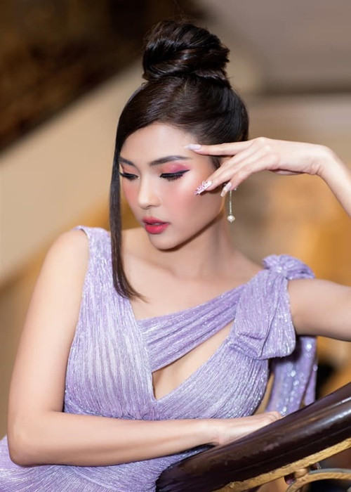 "Trước đây tôi theo phong cách gợi cảm nên giờ có chồng rồi, làm gì cũng phải hỏi qua chồng một tiếng trước", Thúy Diễm nói.