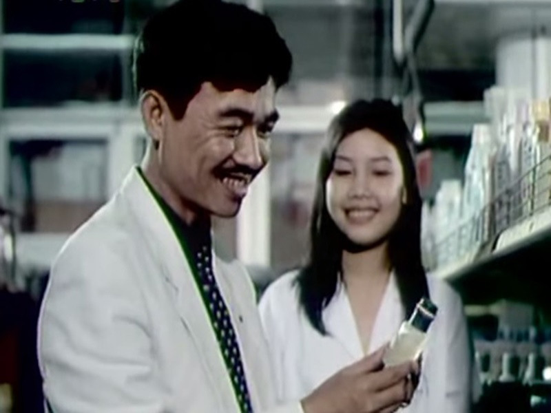 Quốc Khánh vào vai chàng kỹ sư Thi trong "Tết này ai đến xông nhà". Ảnh: Dân Việt