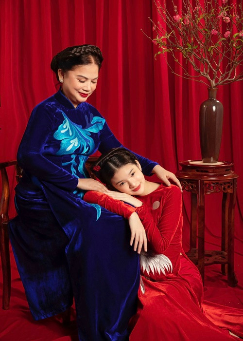 Từ ngày bố ruột của Trương Ngọc Ánh qua đời, bà Minh Phương đã vào TP HCM để sinh sống cùng con cháu. Hiện tại ngoài phụ giúp con cái quán xuyến việc nhà cửa, bà còn rất thích làm từ thiện và thường xuyên cùng Trương Ngọc Ánh tham gia các hoạt động giúp đỡ những mảnh đời khó khăn.