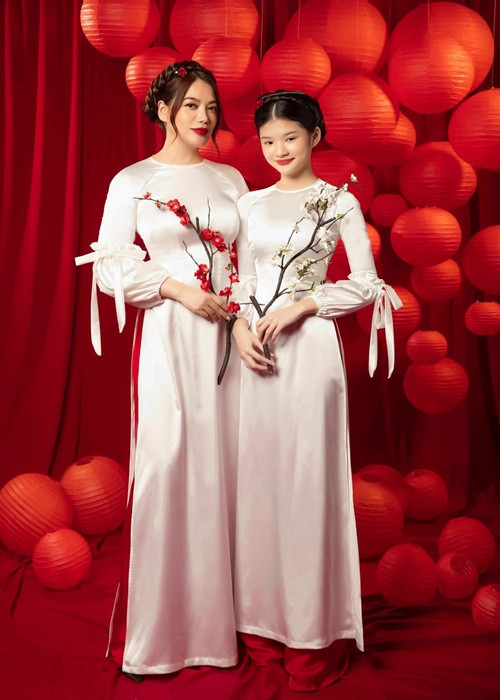 Devon vừa từ Mỹ trở về Việt Nam sau hơn nửa năm sang thăm nhà nội.