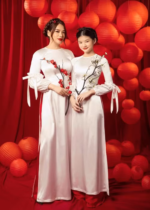 Devon vừa từ Mỹ trở về Việt Nam sau hơn nửa năm sang thăm nhà nội.