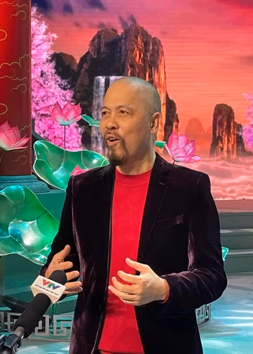 NTK Đức Hùng thực hiện trang phục cho dàn nghệ sĩ Táo Quân 2022. Ảnh: FB Đức Hùng