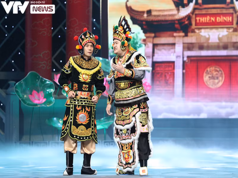 Dũng Hớn và Việt Bắc mặc trang phục thiên lôi. Ảnh: VTV
