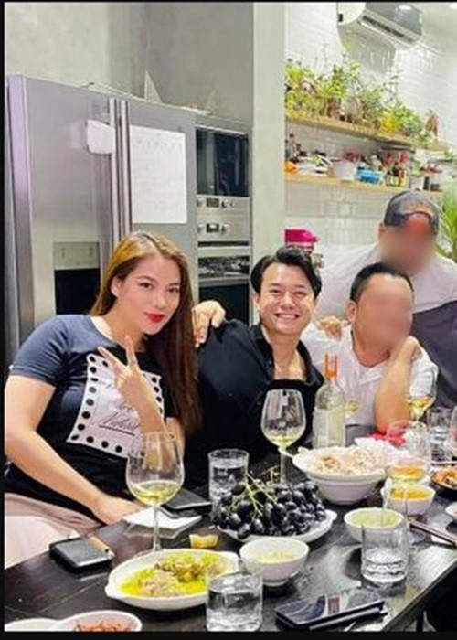 Trương Ngọc Ánh phủ nhận tin đồn mang thai. Cô cho biết: “Cám ơn mọi người quan tâm. Mình không có bầu bí gì đâu. Chắc do tấm hình từ năm trước mặc đồ rộng nên gây chú ý thôi. Có con là có phước, nên có là em báo tin vui ngay”.