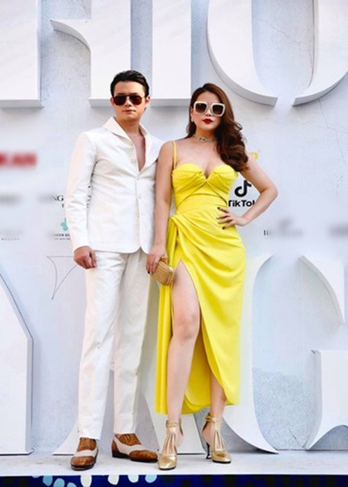 Trương Ngọc Ánh hiện tại hẹn hò nam diễn viên kém cô 14 tuổi - Anh Dũng. Cặp đôi bị đồn yêu nhau từ năm 2019 nhưng mãi đến tháng 4/2021, cả hai mới công khai chuyện tình cảm. Ảnh: FB Trương Ngọc Ánh