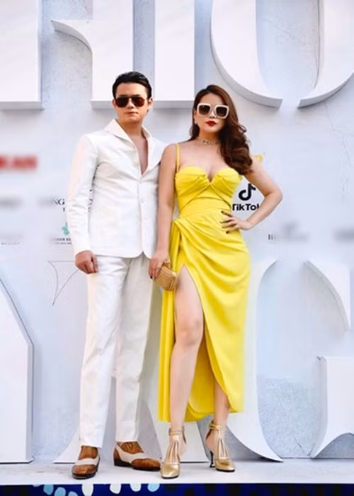 Trương Ngọc Ánh hiện tại hẹn hò nam diễn viên kém cô 14 tuổi - Anh Dũng. Cặp đôi bị đồn yêu nhau từ năm 2019 nhưng mãi đến tháng 4/2021, cả hai mới công khai chuyện tình cảm. Ảnh: FB Trương Ngọc Ánh