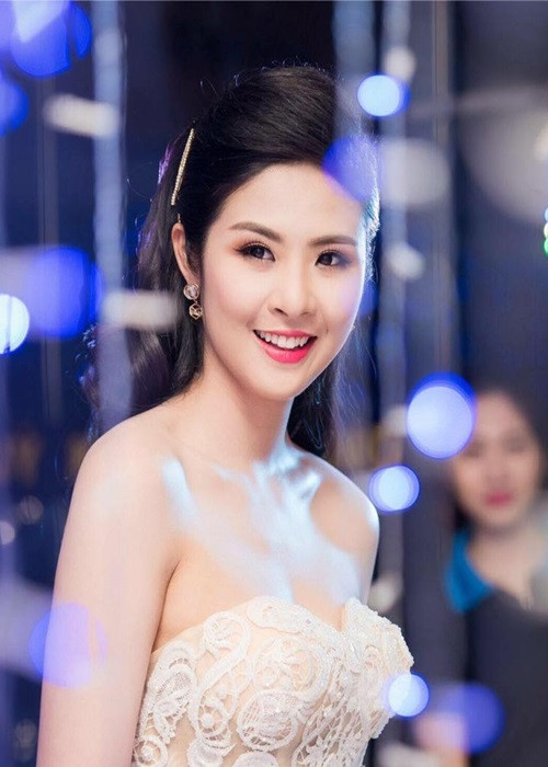 Do dịch bệnh, Ngọc Hân từng hoãn cưới trong năm 2020. Nàng hoa hậu chia sẻ, cô đang tính toán về một đám cưới quy mô nhỏ trong năm 2022.